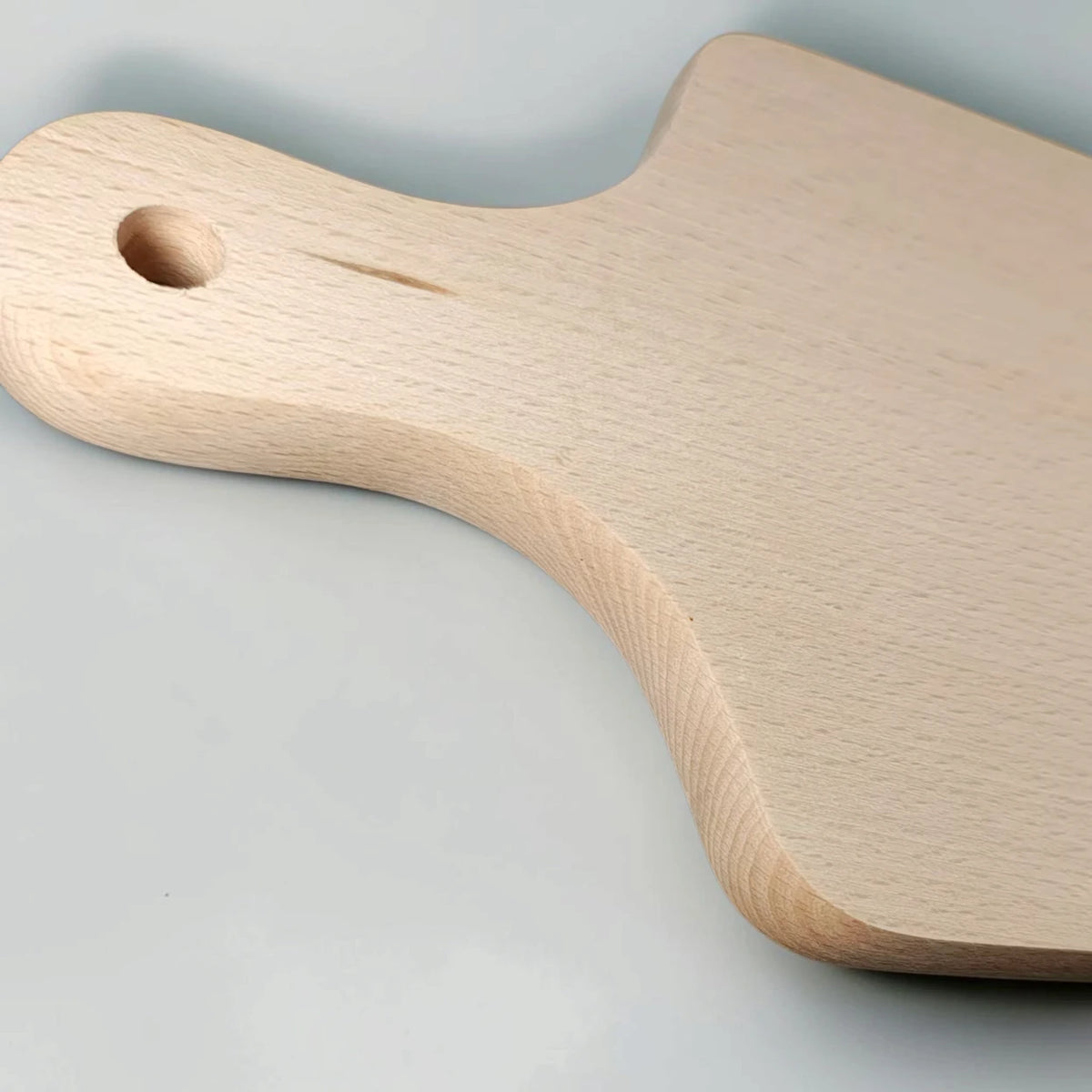 Liten skärbräda i bok – 35 × 16 cm